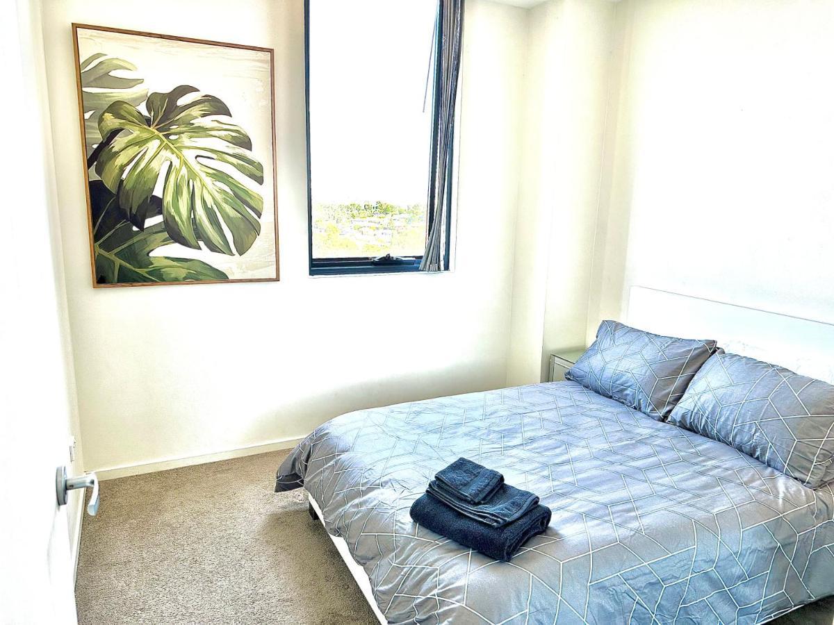 Modern 2 Bedroom & 2 Bathroom Apartment With Stunning Sydney Cbd & Skyline Views! Liverpool Buitenkant foto